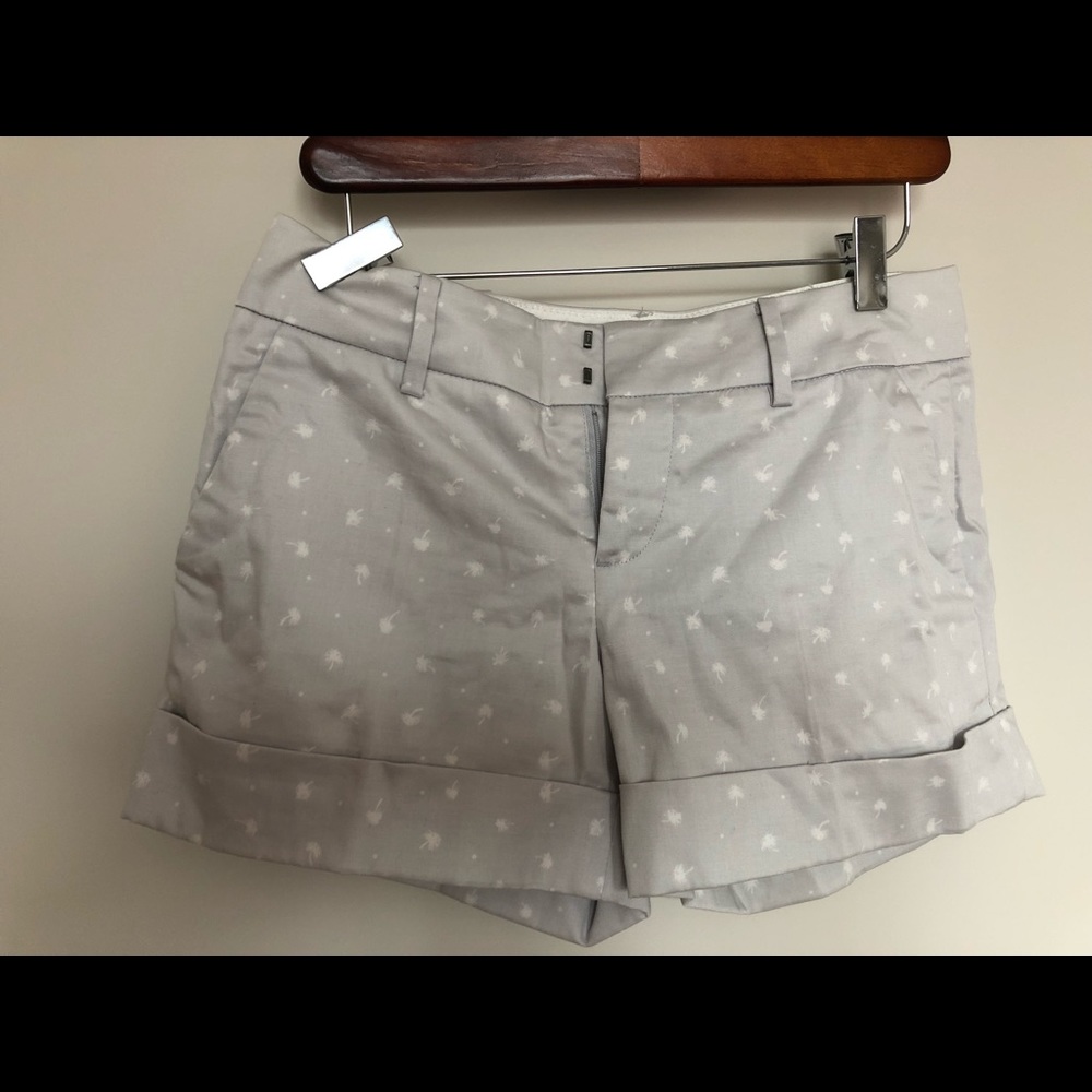 Club Monaco Gray Shorts Dandelion Print in size 2